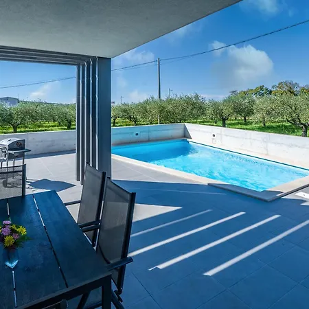 Вилла Davide Petrovija